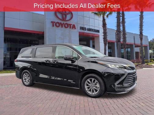 Midnight Black Metallic 2021 Toyota Sienna LE