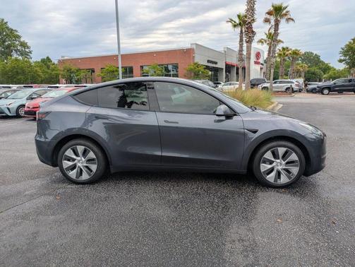 Midnight Silver Metallic 2022 Tesla Model Y Long Range Dual Motor All-Wheel Drive