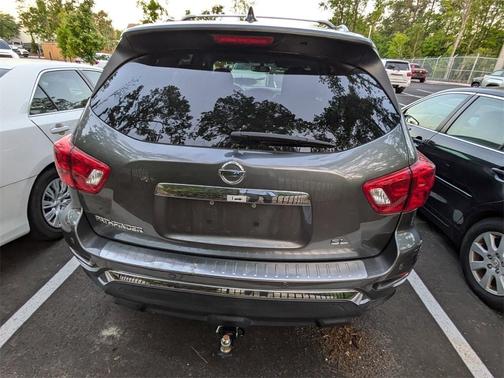 2020 Nissan Pathfinder SL