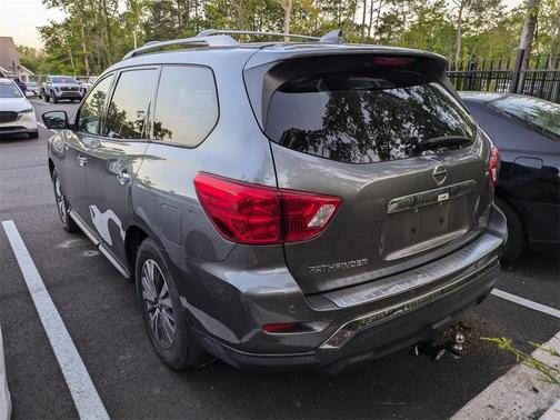 2020 Nissan Pathfinder SL