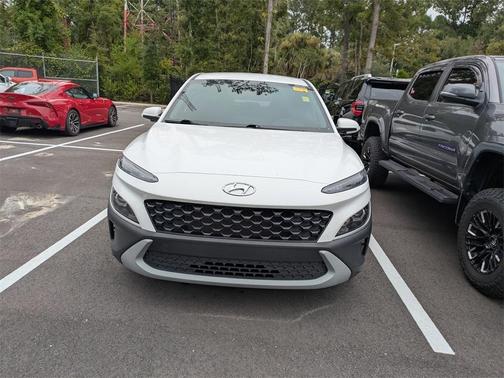 2023 Hyundai KONA SE