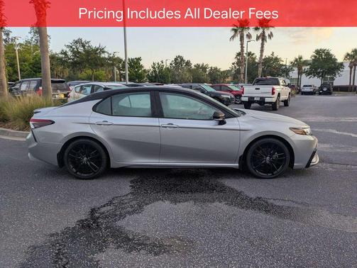 Celestial Silver Metallic/Midnight Black Metallic 2024 Toyota Camry XSE