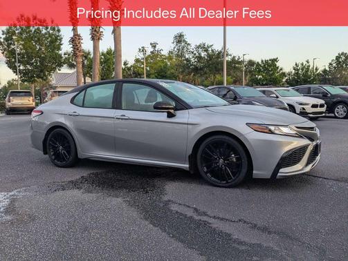 Celestial Silver Metallic/Midnight Black Metallic 2024 Toyota Camry XSE