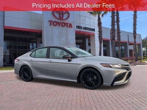 Celestial Silver Metallic/Midnight Black Metallic 2024 Toyota Camry XSE
