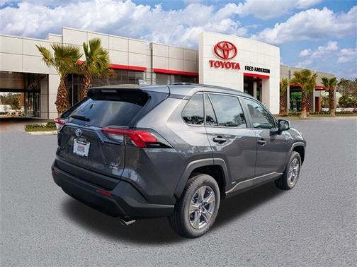 2025 Toyota RAV4 Hybrid XLE