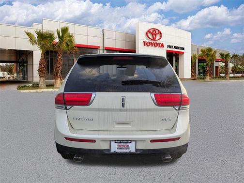 2015 Lincoln MKX Base