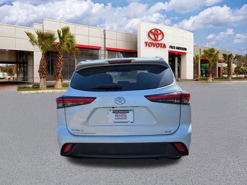 Wind Chill Pearl 2022 Toyota Highlander XLE