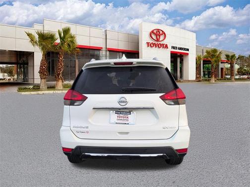 2017 Nissan Rogue SV