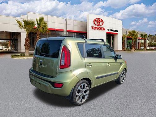 Alien Pearl Metallic 2013 Kia Soul !