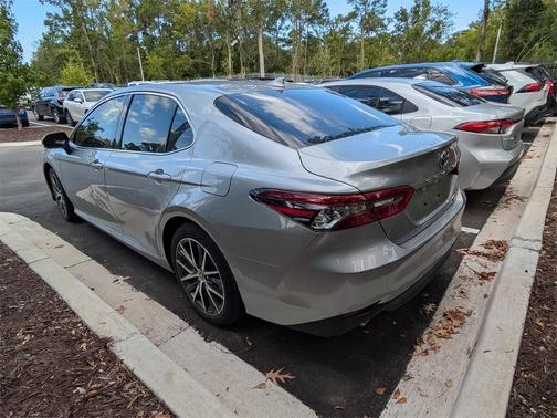 2023 Toyota Camry Hybrid XLE