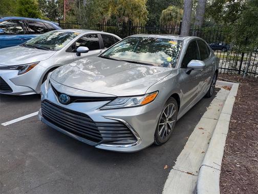 2023 Toyota Camry Hybrid XLE