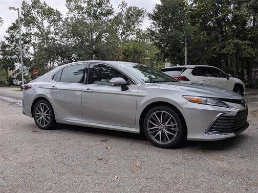 2023 Toyota Camry Hybrid XLE