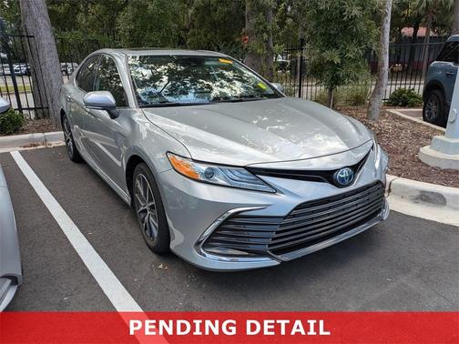 2023 Toyota Camry Hybrid XLE