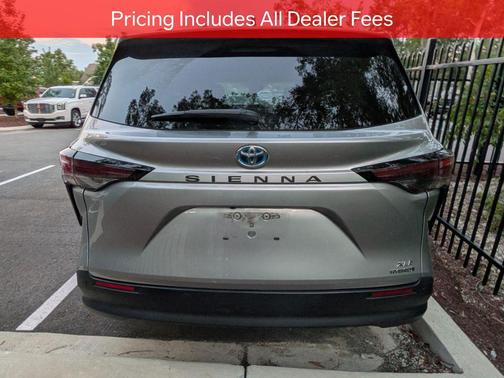 Celestial Silver Metallic 2023 Toyota Sienna XLE