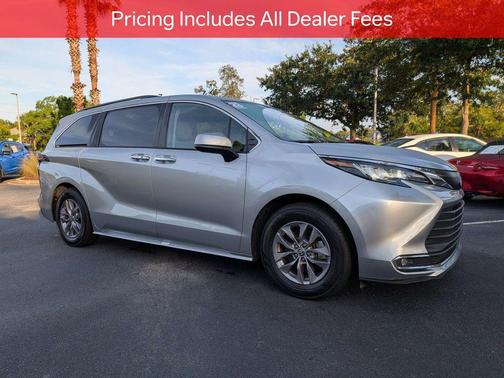 Celestial Silver Metallic 2023 Toyota Sienna XLE