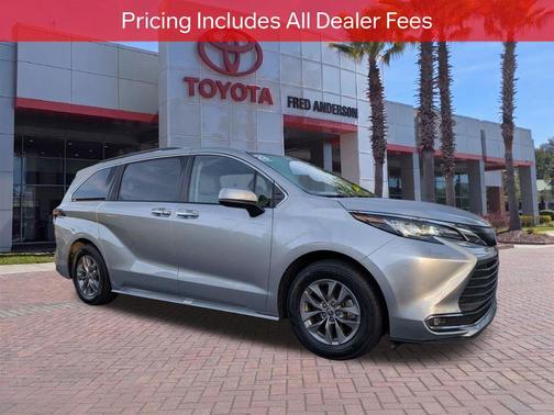 Celestial Silver Metallic 2023 Toyota Sienna XLE