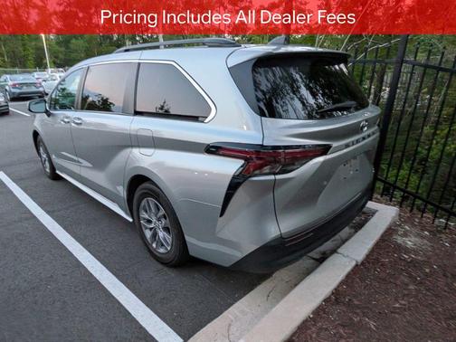 Celestial Silver Metallic 2023 Toyota Sienna XLE