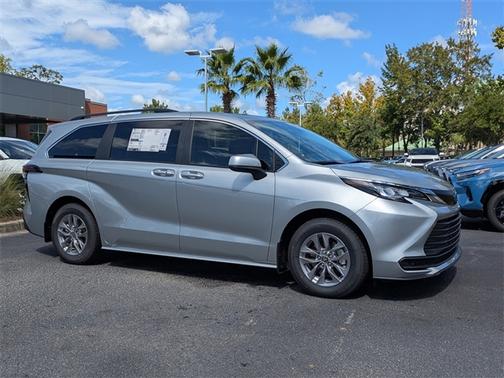2025 Toyota Sienna LE