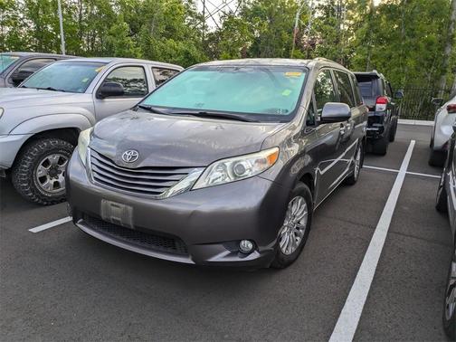 2017 Toyota Sienna XLE