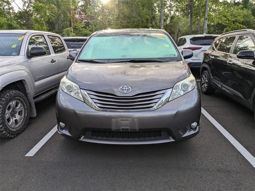 2017 Toyota Sienna XLE