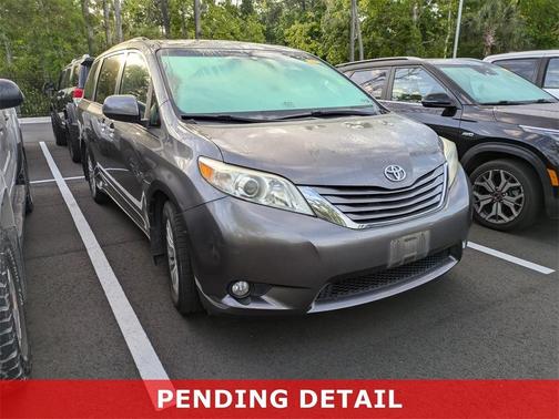 2017 Toyota Sienna XLE