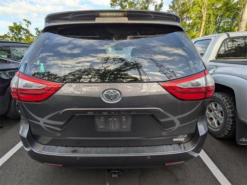 2017 Toyota Sienna XLE