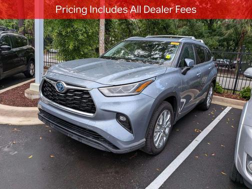 Moon Dust 2023 Toyota Highlander Hybrid Limited