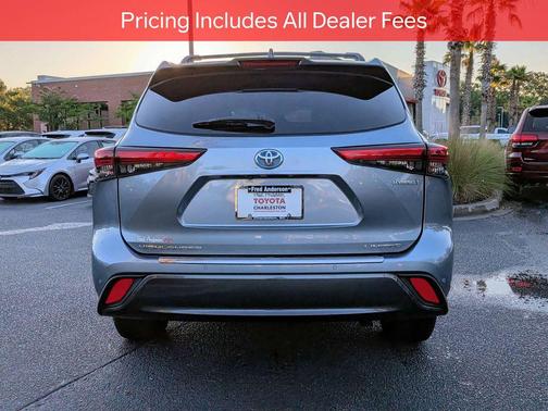 Moon Dust 2023 Toyota Highlander Hybrid Limited