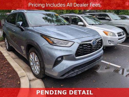 Moon Dust 2023 Toyota Highlander Hybrid Limited