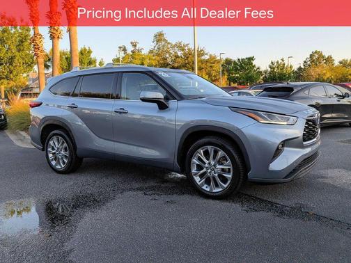 Moon Dust 2023 Toyota Highlander Hybrid Limited