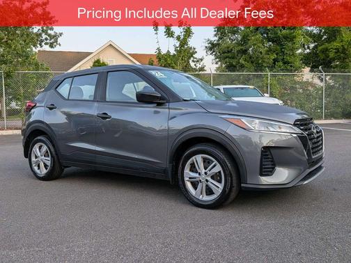 Gun Metallic 2024 Nissan Kicks S