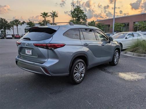 2023 Toyota Highlander Platinum