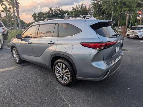 2023 Toyota Highlander Platinum