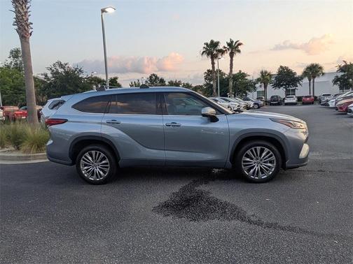 2023 Toyota Highlander Platinum