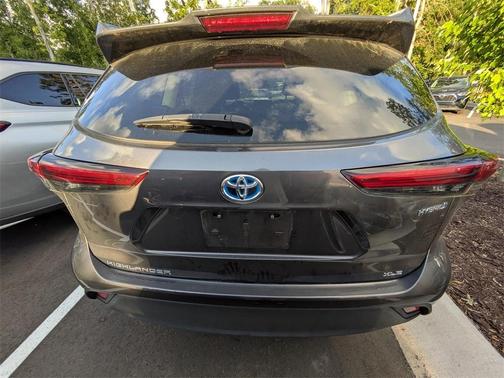 2022 Toyota Highlander Hybrid XLE