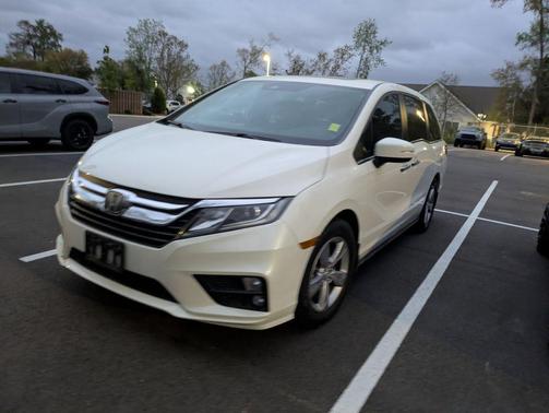 Diamond White Pearl 2018 Honda Odyssey EX-L