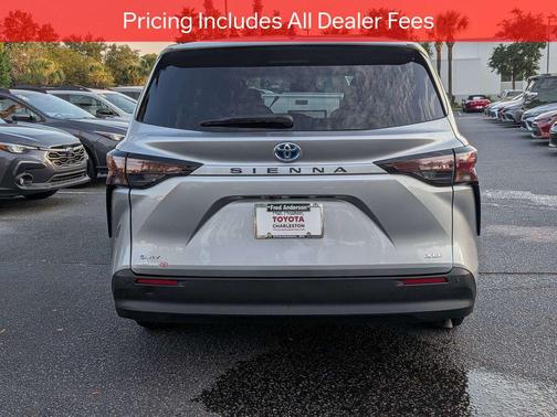 Celestial Silver Metallic 2025 Toyota Sienna XLE