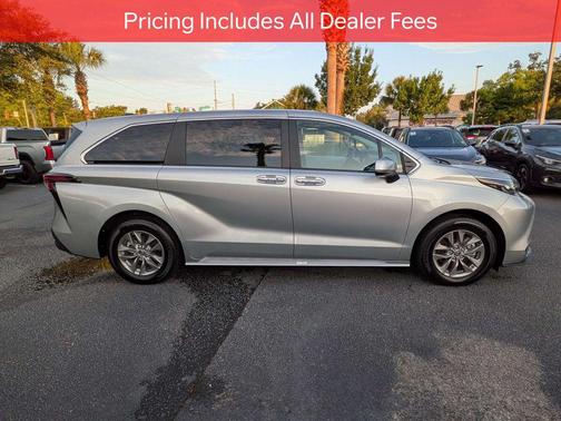 Celestial Silver Metallic 2025 Toyota Sienna XLE