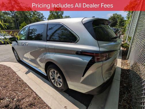 Celestial Silver Metallic 2025 Toyota Sienna XLE