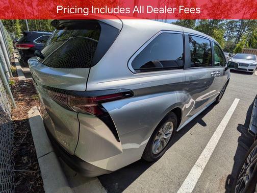 Celestial Silver Metallic 2025 Toyota Sienna XLE