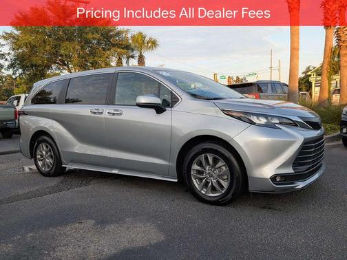 Celestial Silver Metallic 2025 Toyota Sienna XLE
