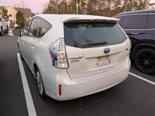 2014 Toyota Prius v Five
