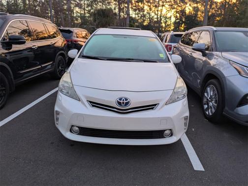 2014 Toyota Prius v Five
