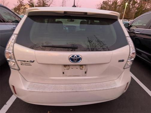 2014 Toyota Prius v Five