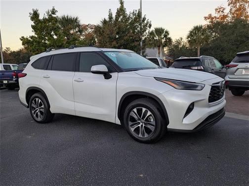 2022 Toyota Highlander Hybrid XLE