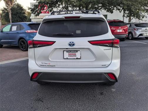2022 Toyota Highlander Hybrid XLE