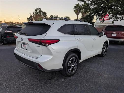 2022 Toyota Highlander Hybrid XLE