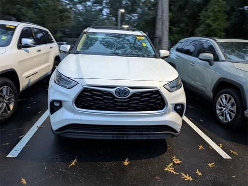 2022 Toyota Highlander Hybrid XLE