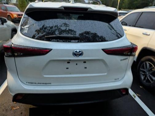 2022 Toyota Highlander Hybrid XLE