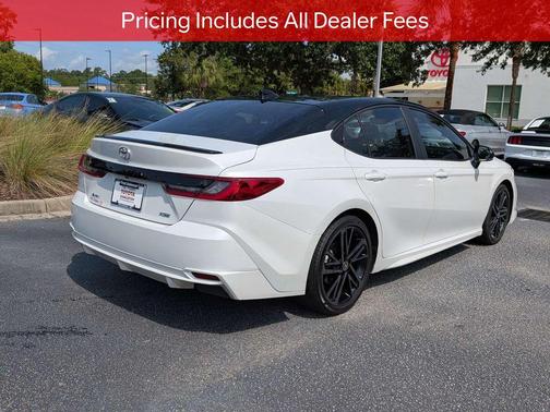 Wind Chill Pearl/Midnight Black Metallic 2025 Toyota Camry XSE